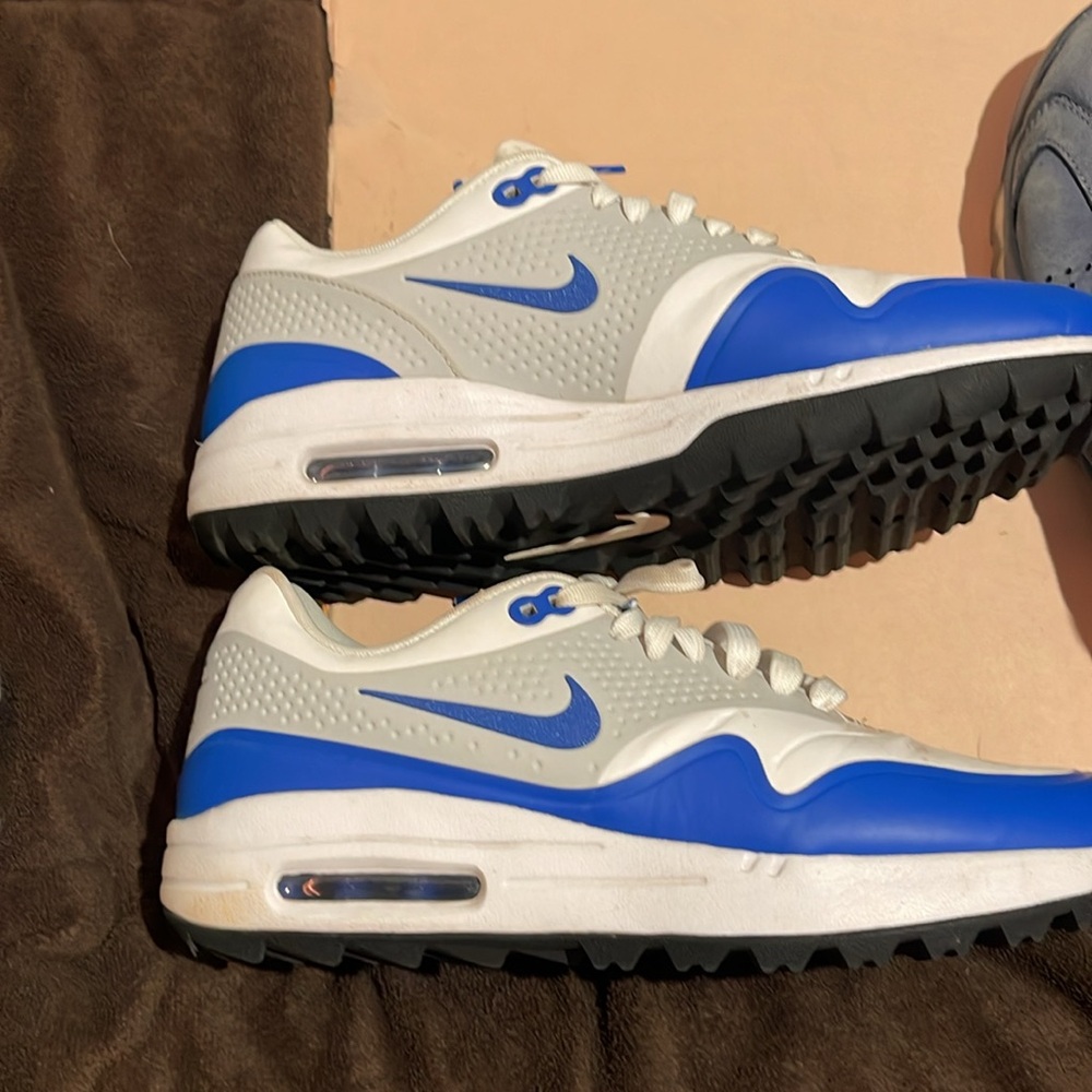Nike - Picture 2 of 2